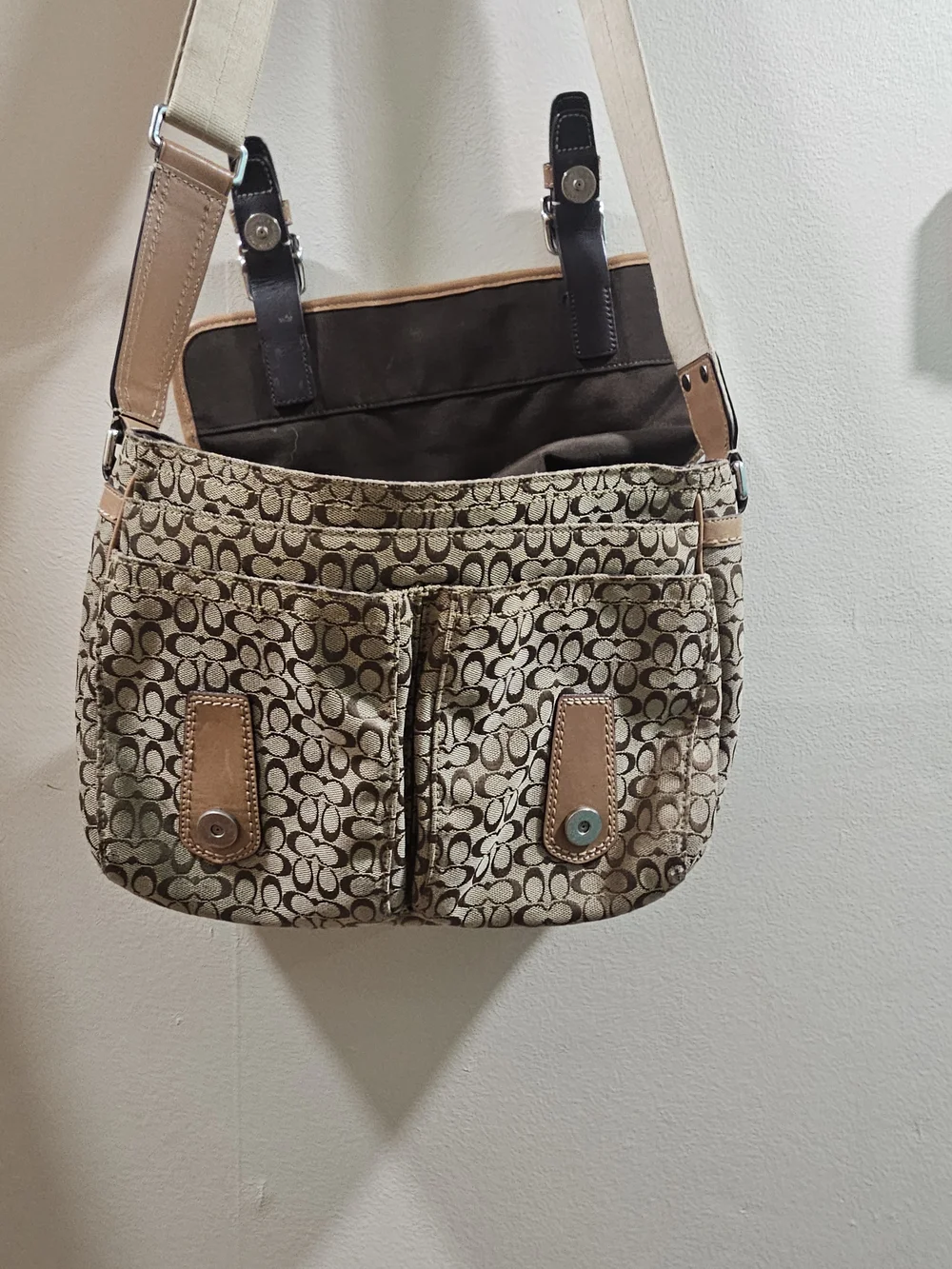 Coach Signature Canvas Messenger Bag in Khaki/Chalk